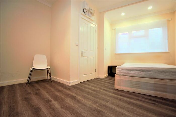 Studio To Rent In Balham Road, London N9