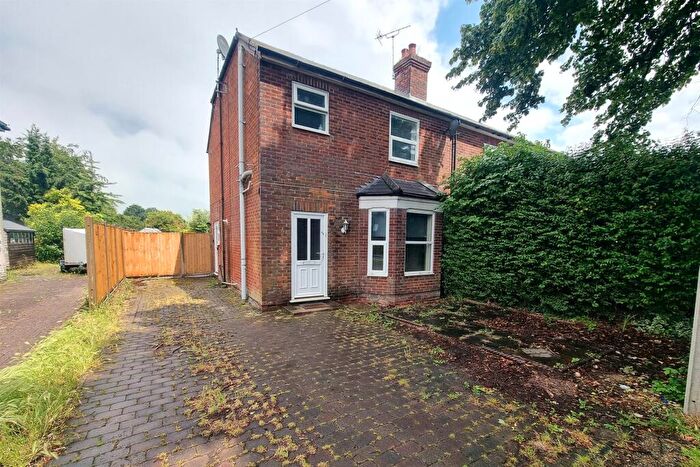 3 Bedroom Semi-Detached House To Rent In Eastleigh, SO50