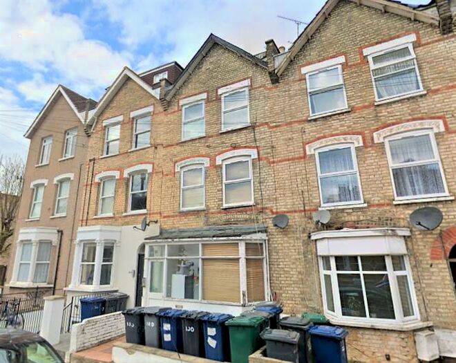 Flat To Rent In Flat (d) Holly Park Road, Frein Park, N11
