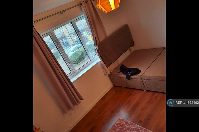 1 Bedroom Terraced House To Rent In Amber Grove, London, NW2