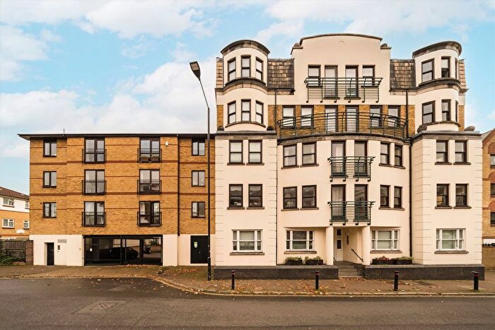 2 Bedroom Flat For Sale In Rotherhithe Street, Rotherhithe, SE16