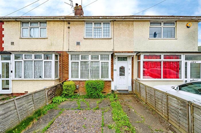 2 Bedroom Terraced House For Sale In Luton Road, Dunstable, Bedfordshire, LU5