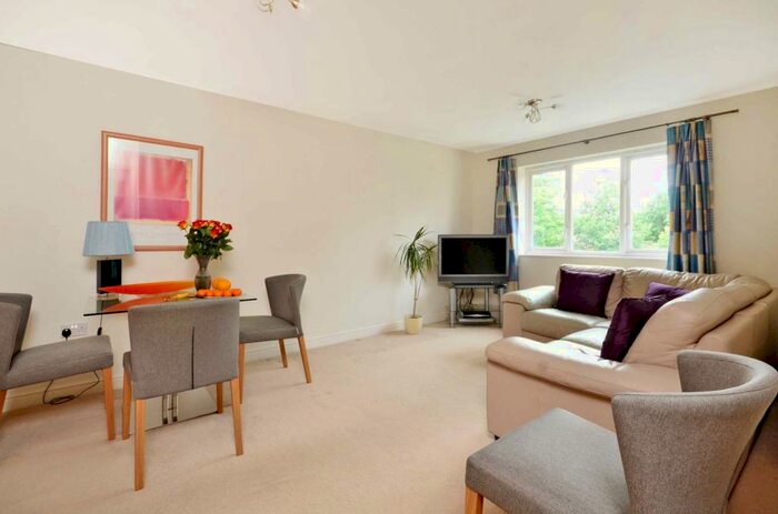 2 Bedroom Flat To Rent In Faraday Road, Guildford, GU1