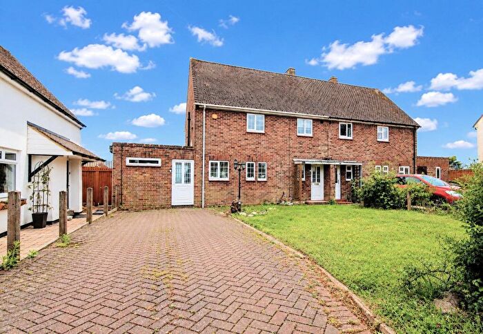 3 Bedroom Semi-Detached House For Sale In Bradford Road, Toddington, LU5