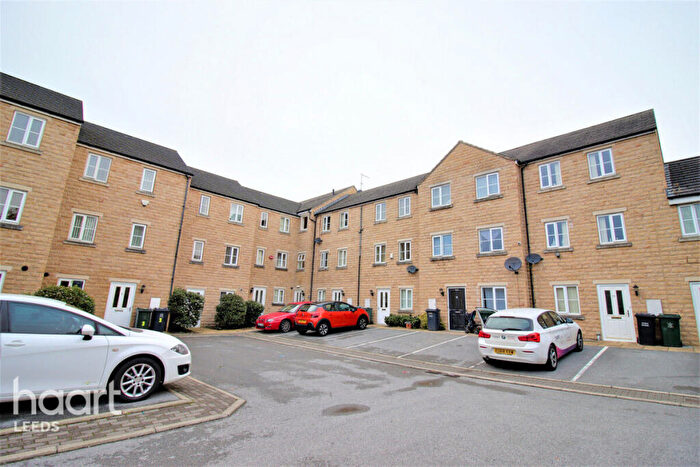 1 Bedroom Apartment For Sale In Brackenhill Mews, Bradford, BD7