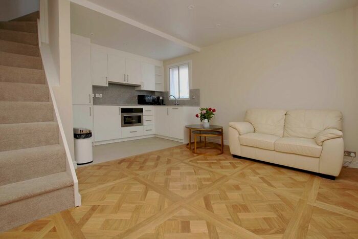 1 Bedroom Property To Rent In Harvesters Close, Isleworth, TW7