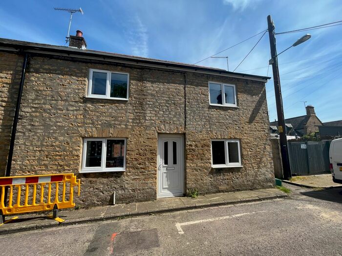 2 Bedroom Property To Rent In Court Barton, Crewkerne, TA18