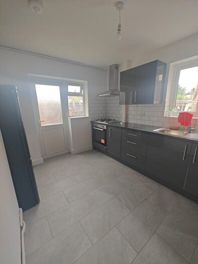 1 Bedroom Maisonette To Rent In Great South West Road, Hounslow, TW4