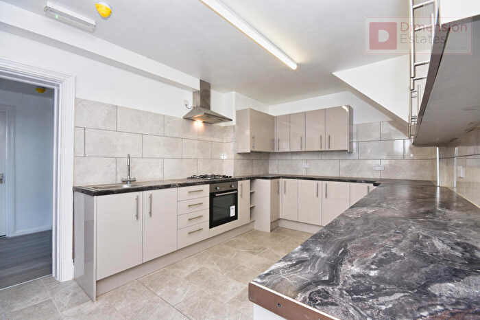 Terraced House To Rent In Grove Park, London, E11