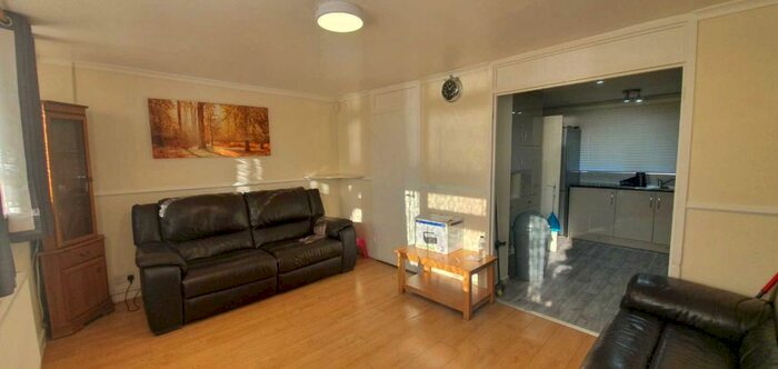 2 Bedroom Flat To Rent In Aspen Close, West Drayton UB7
