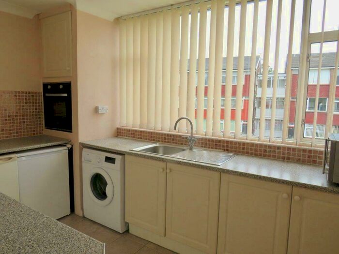 2 Bedroom Flat To Rent In Chulmleigh Close, Cardiff, CF3