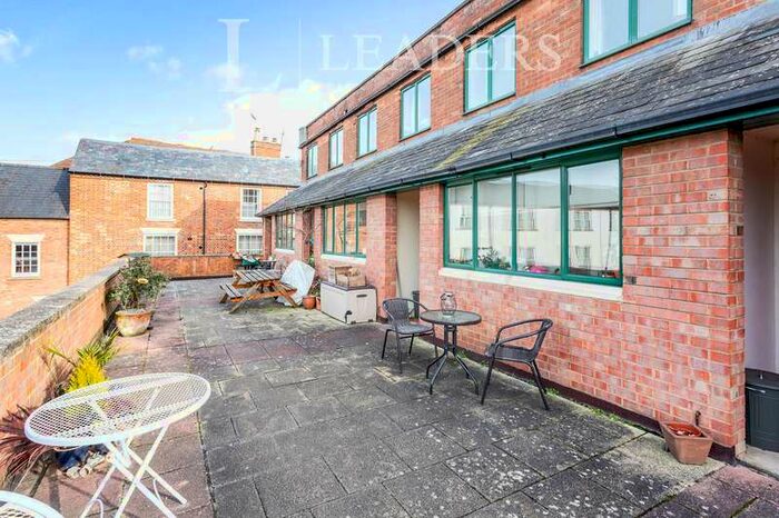 2 Bedroom Terraced House To Rent In Castle Street, Buckingham, MK18