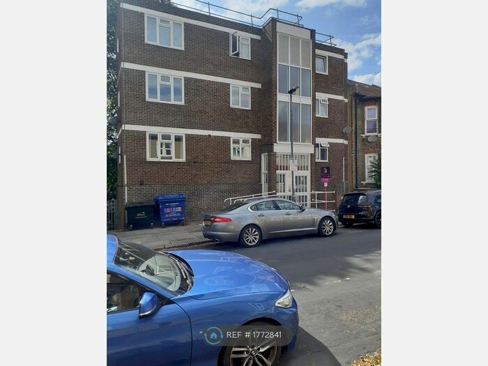 2 Bedroom Flat To Rent In Elmdene Court, London, SE18