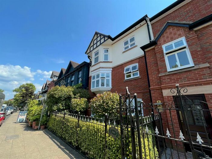 3 Bedroom Duplex To Rent In Chorlegh Grange, Alderley Edge, SK9