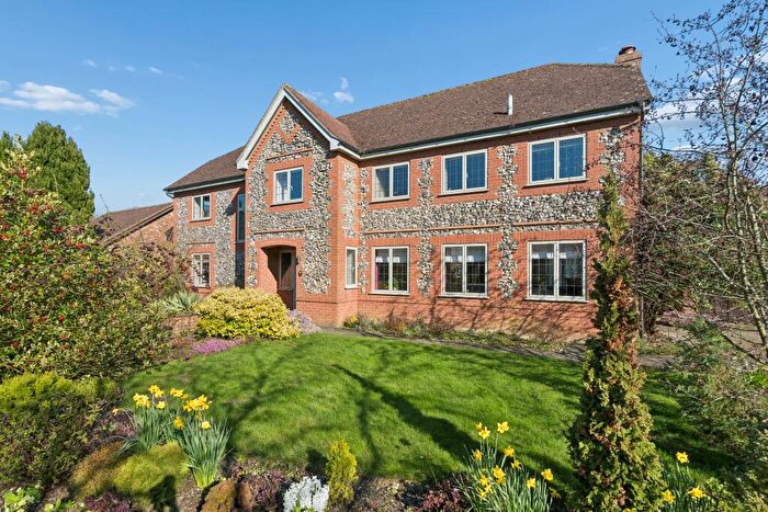 5 Bedroom Detached House For Sale In Deer Park Walk, Chesham, HP5