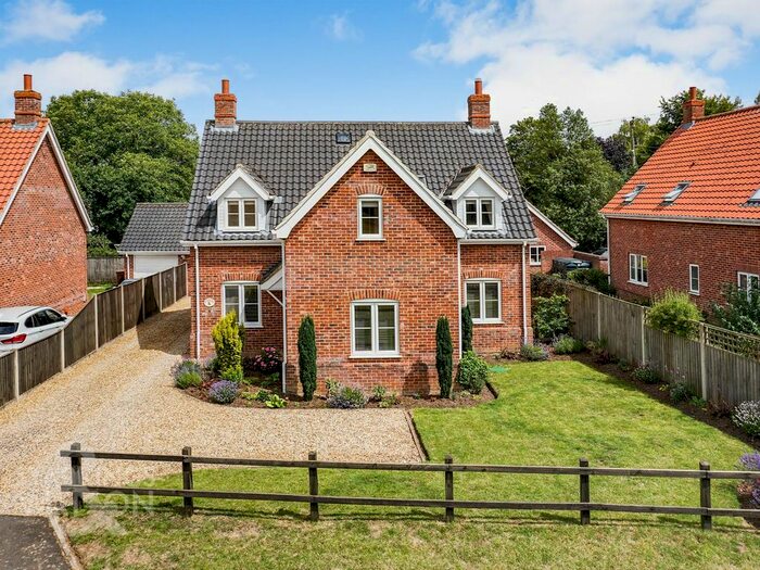 4 Bedroom Detached House For Sale In Woodgate Lane, Swanton Morley, Dereham, NR20