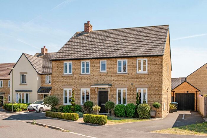 4 Bedroom Detached House For Sale In Jasper Lane, Carterton, Oxfordshire, OX18