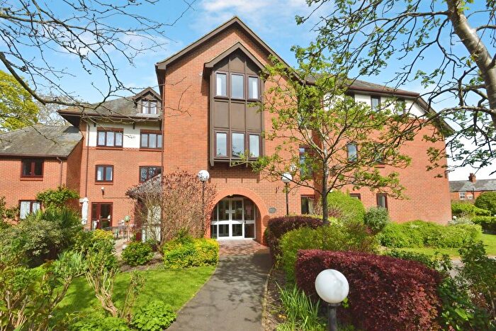 1 Bedroom Flat For Sale In Lawnsmead Gardens, Newport Pagnell, MK16