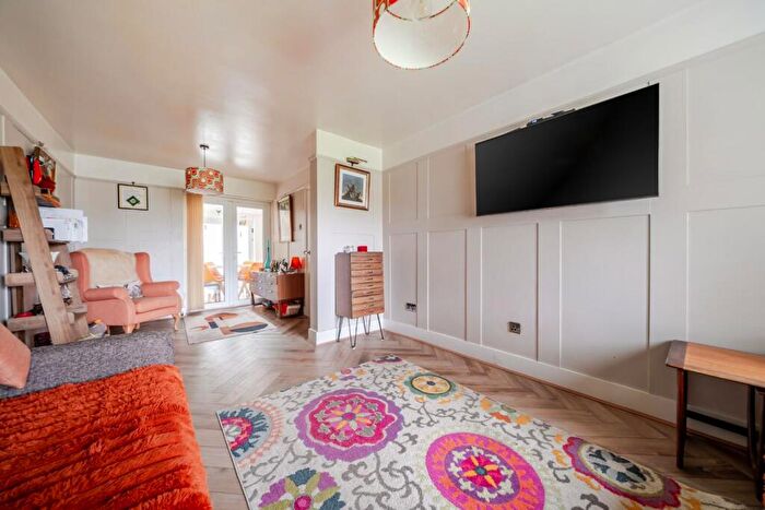 3 Bedroom End Of Terrace House For Sale In Bliss Close, Waterlooville, PO7