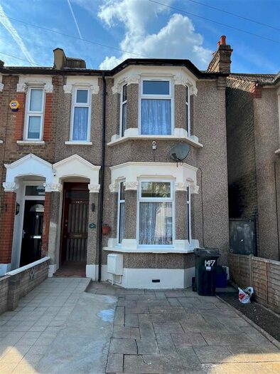 5 Bedroom End Of Terrace House To Rent In Westwood Road, Seven Kings, Ilford, IG3