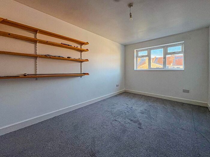 2 Bedroom Flat To Rent In Wick Road, Bristol, BS4