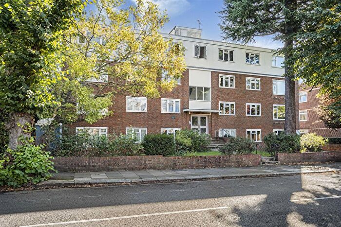2 Bedroom Flat To Rent In Walpole Lodge, Culmington Road, London, W13