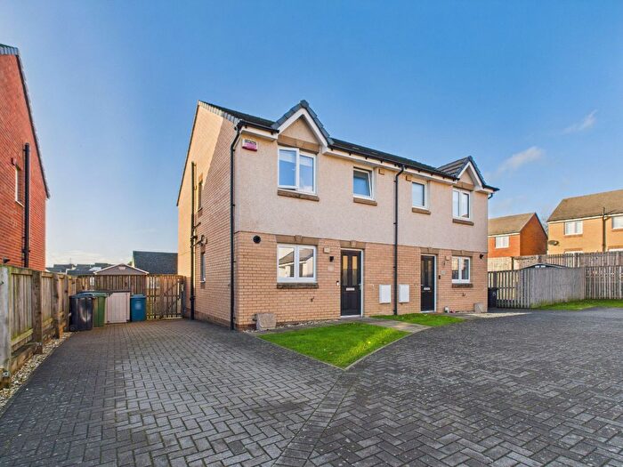 3 Bedroom Semi-Detached House For Sale In Wellsgreen Gardens, Broomhouse, G71