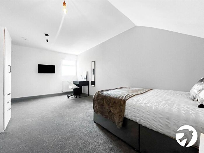 1 Bedroom Terraced House To Rent In Windmill Road, Gillingham, Kent, ME7