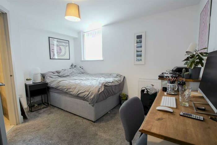 5 Bedroom House To Rent In Holly Grove, Hubert Road, Birmingham, B29