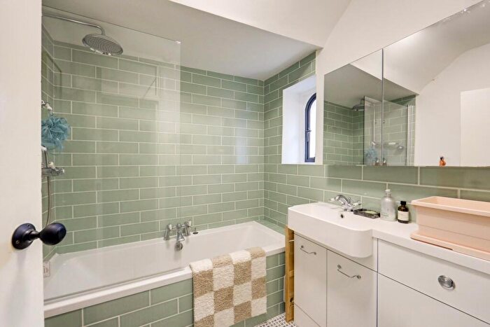 2 Bedroom Flat For Sale In Manor Park, Hither Green, London, SE13