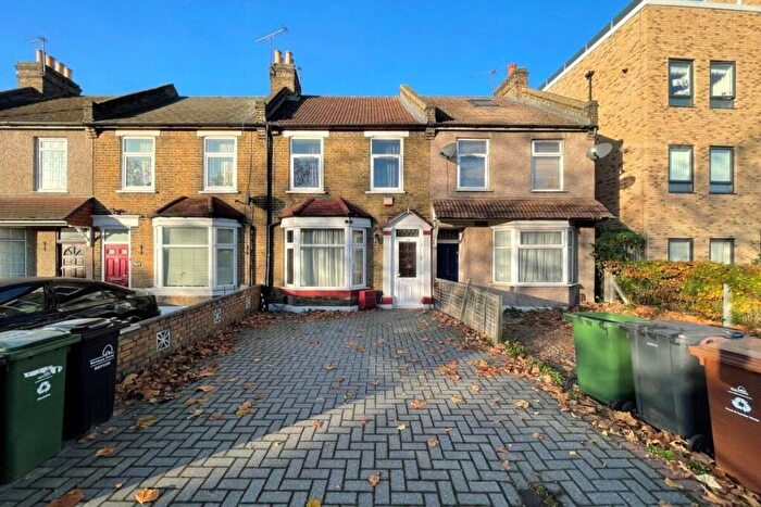 3 Bedroom Terraced House To Rent In Chingford Mount Road, London, E4