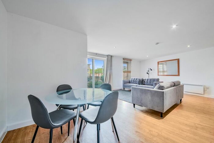 1 Bedroom Flat To Rent In Hereford Road, Bow, London, E3