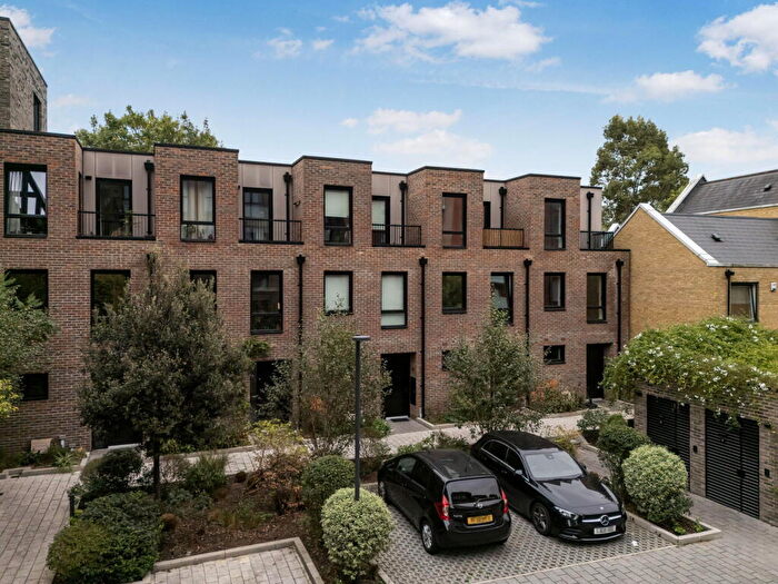 3 Bedroom Terraced House For Sale In Lawrence Road, London, N15