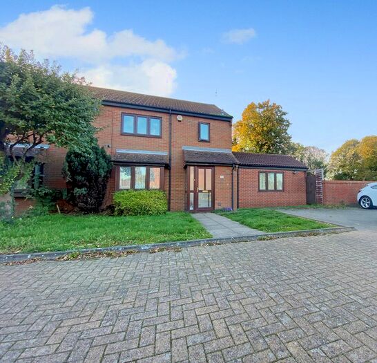 2 Bedroom End Of Terrace House To Rent In Boltons Lane, Harlington, Hayes, UB3