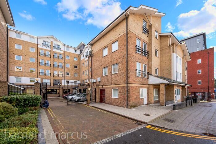 2 Bedroom Flat For Sale In Melbourne Road, Wallington, SM6