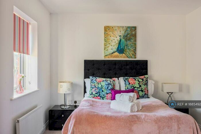 3 Bedroom Semi-Detached House To Rent In Frampton Terrace, Greenwich, London, SE9