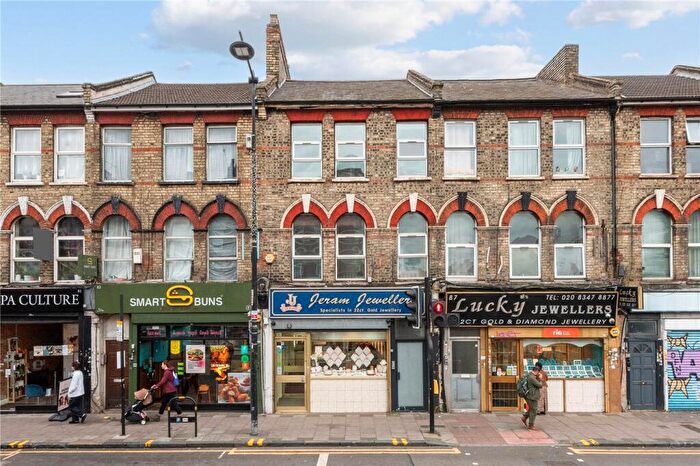 2 Bedroom Apartment For Sale In Turnpike Lane, London, N8