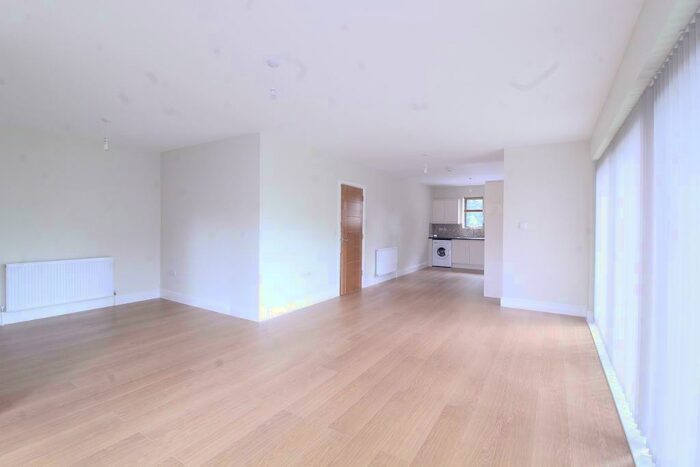 3 Bedroom Detached House To Rent In Aldersbrook Road, London, E12