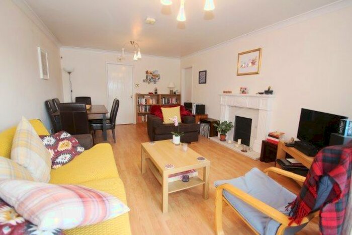 2 Bedroom Flat To Rent In The Ropery, Newcastle Upon Tyne, NE6