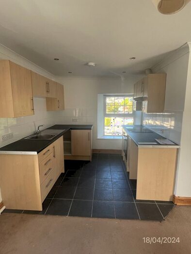 1 Bedroom Flat To Rent In Wellfield Road, Carmarthen, Carmarthenshire, SA31