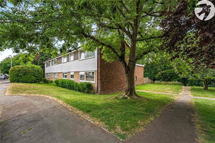 2 Bedroom Flat For Sale In Paddock Close, South Darenth, Dartford, Kent, DA4