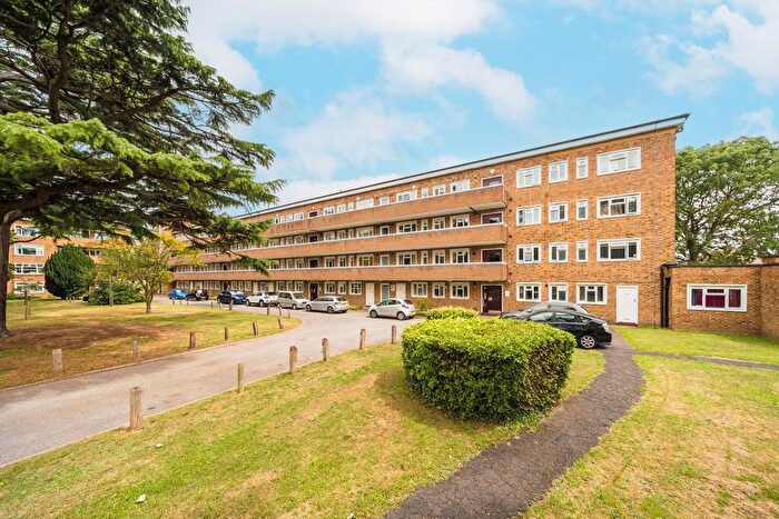 2 Bedroom Flat To Rent In Hampton Road, Twickenham, TW2