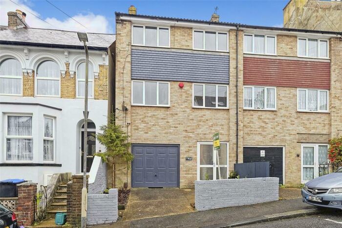 4 Bedroom House To Rent In De Burgh Hill, Dover, CT17