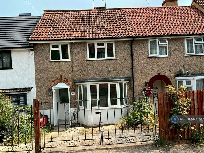 3 Bedroom Terraced House To Rent In Romsey Road, Tilehurst, Reading, RG30