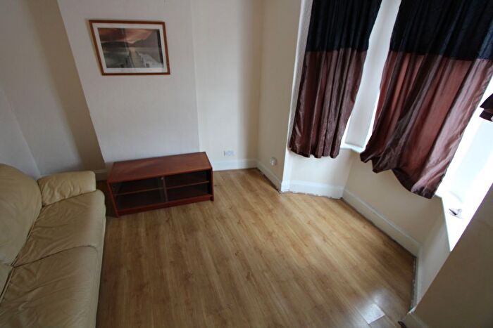 4 Bedroom Terraced House To Rent In Whitehorse Road, Croydon, CR7