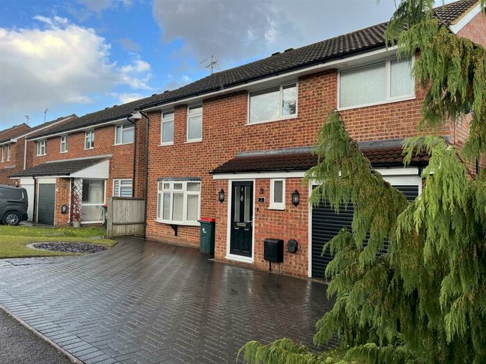 4 Bedroom House To Rent In Stace Way, Worth, Crawley, RH10