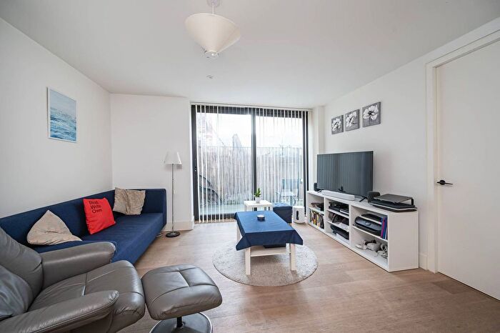 1 Bedroom Flat To Rent In Hatton Wall, Farringdon, London, EC1N