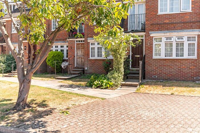1 Bedroom Maisonette To Rent In Bramble Close, Stanmore, HA7