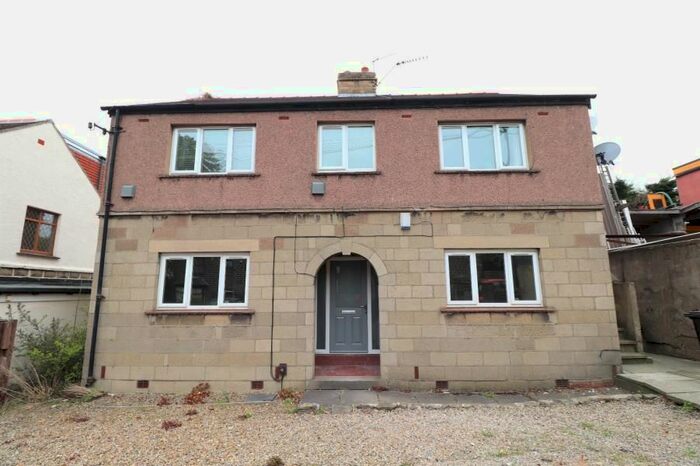2 Bedroom Flat To Rent In Long Row, Horsforth, Leeds, LS18