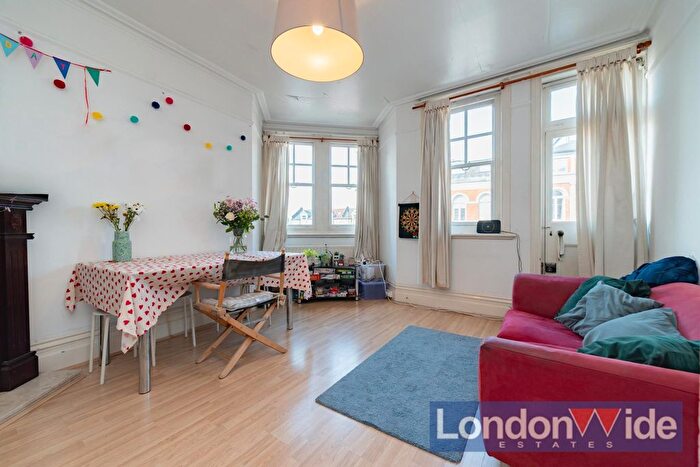 3 Bedroom Flat To Rent In Huguenot Mansions, Huguenot Place, London, SW18